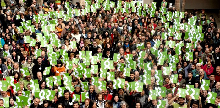 Grup formant el logotip d'Oxfam Intermón. (C) Pablo Tosco / Oxfam Intermón Grupo formando el logotipo de Oxfam Intermón. (C) Pablo Tosco / Oxfam Intermon